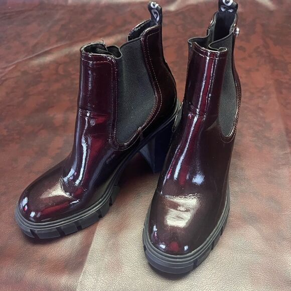 Gbg platform chukka boots, shiny burgundy size 6 - Picture 1 of 13